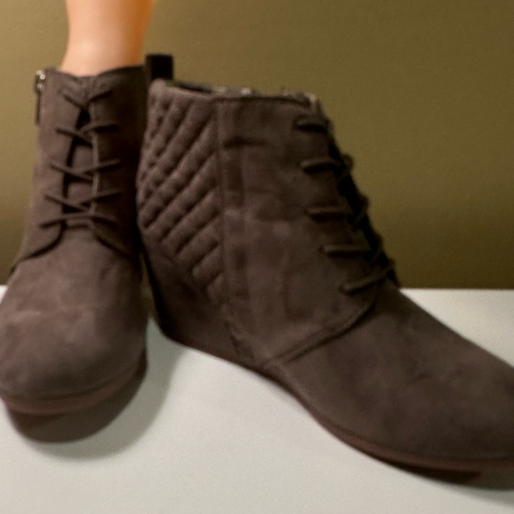 BONGO Brown Suede Wedge Boots